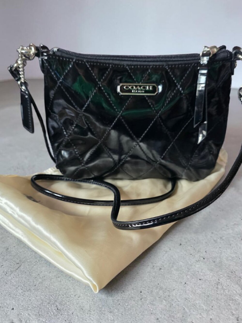 EUC COACH POPPY & DUSTBAG Black Quilted Patent Leather Silver Hardware Crossbody